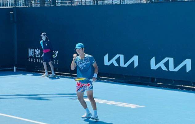 九游官方平台-商竣程大满贯资格赛首秀获胜 次轮将挑战前TOP10